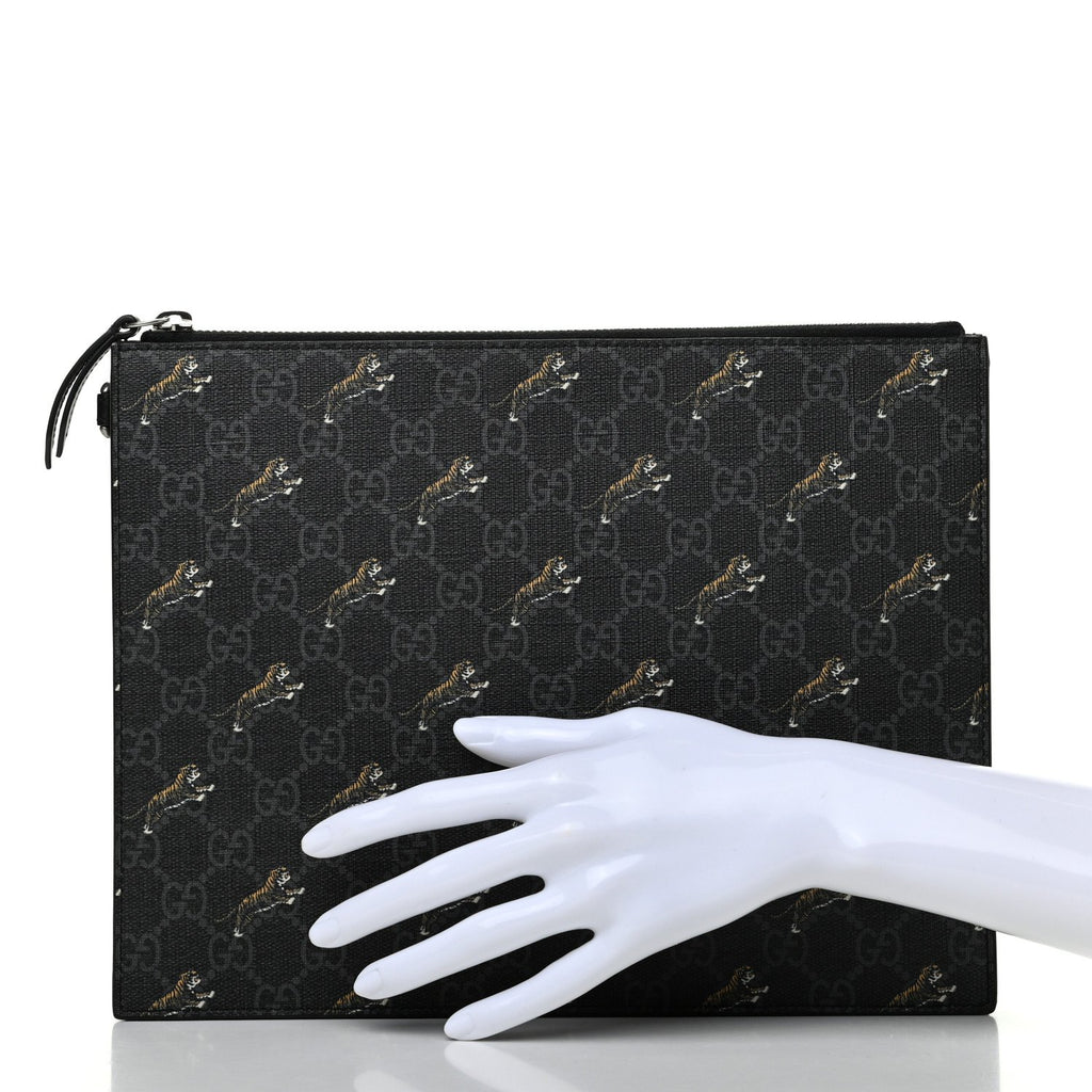 Gucci GG Supreme Clutch Bag – LuxuryPromise