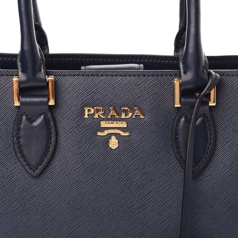 Prada Shoulder bag in black Saffiano