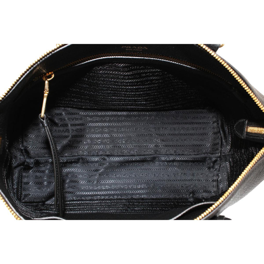 Prada Black Vitello Phenix Leather Shoulder Camera Bag – Queen Bee of  Beverly Hills